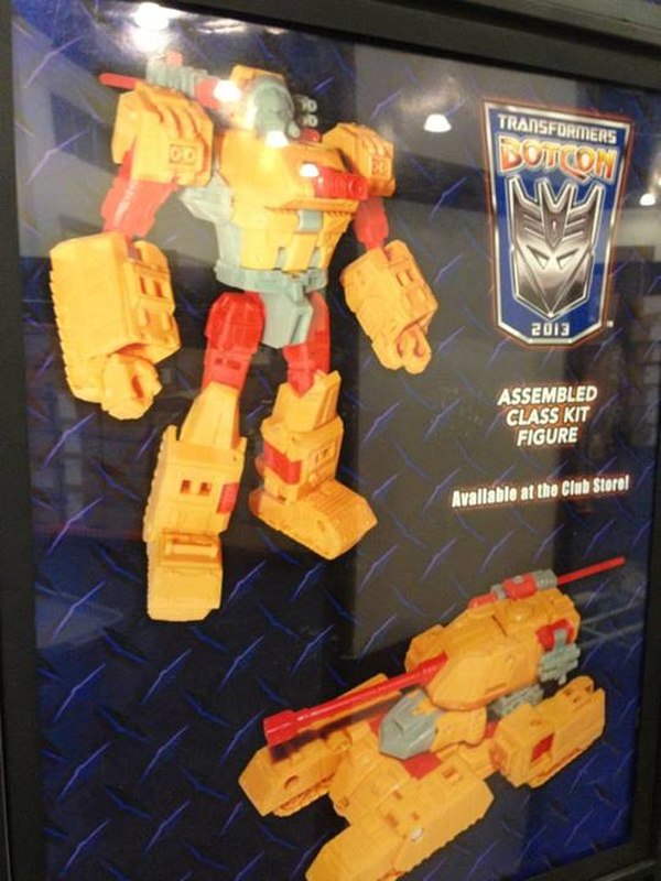 BotCon 2013   First Looks At Convention Exclusives Display Of Temination And Attendee Figures Image  (13 of 16)